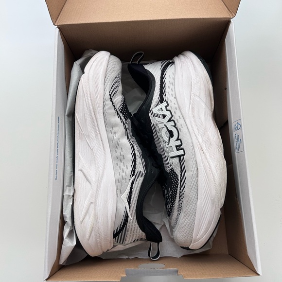 WOMAN HOKA SKYFLOW - Picture 2 of 8